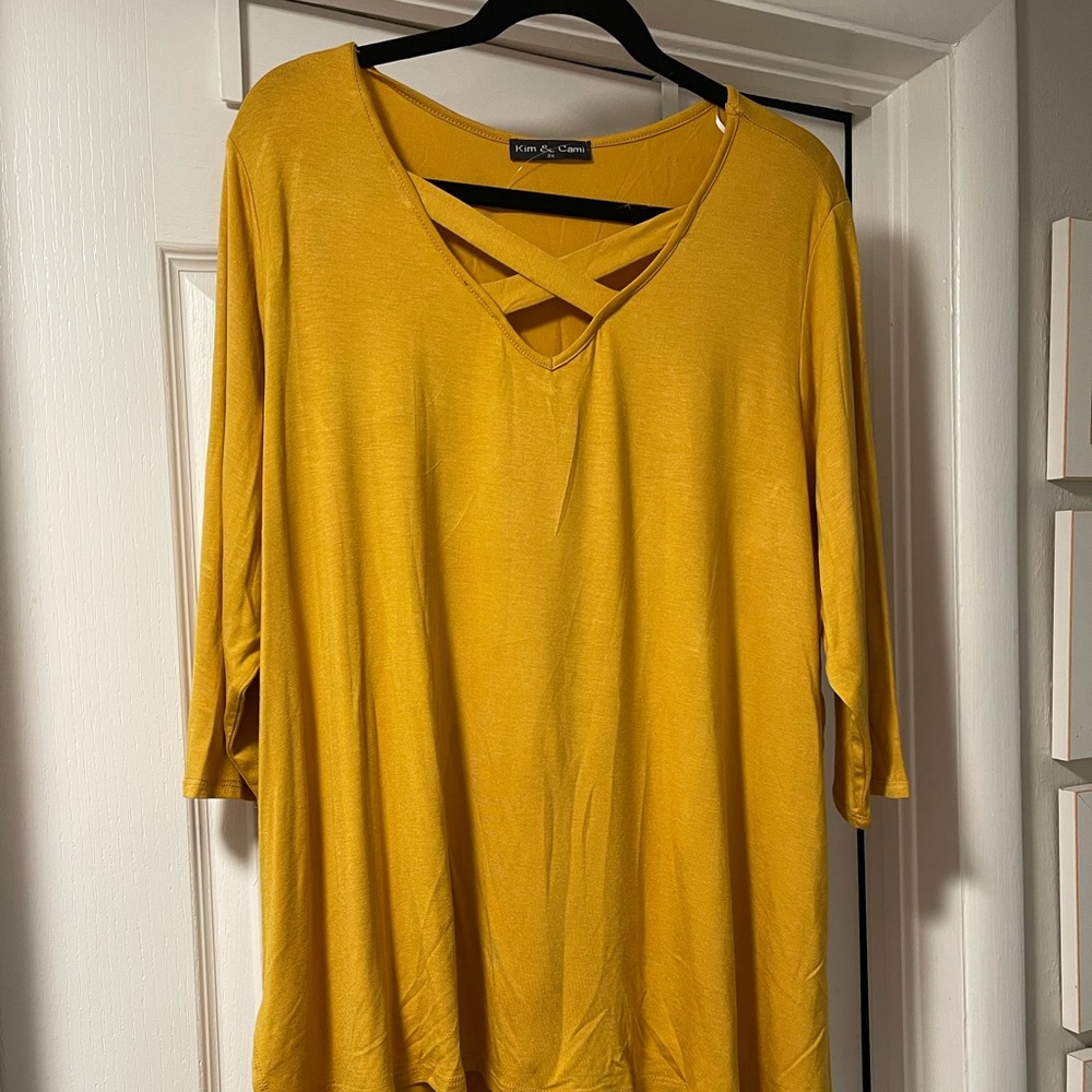 Silky soft tunic w/ front neck detail 3/4 sleeves